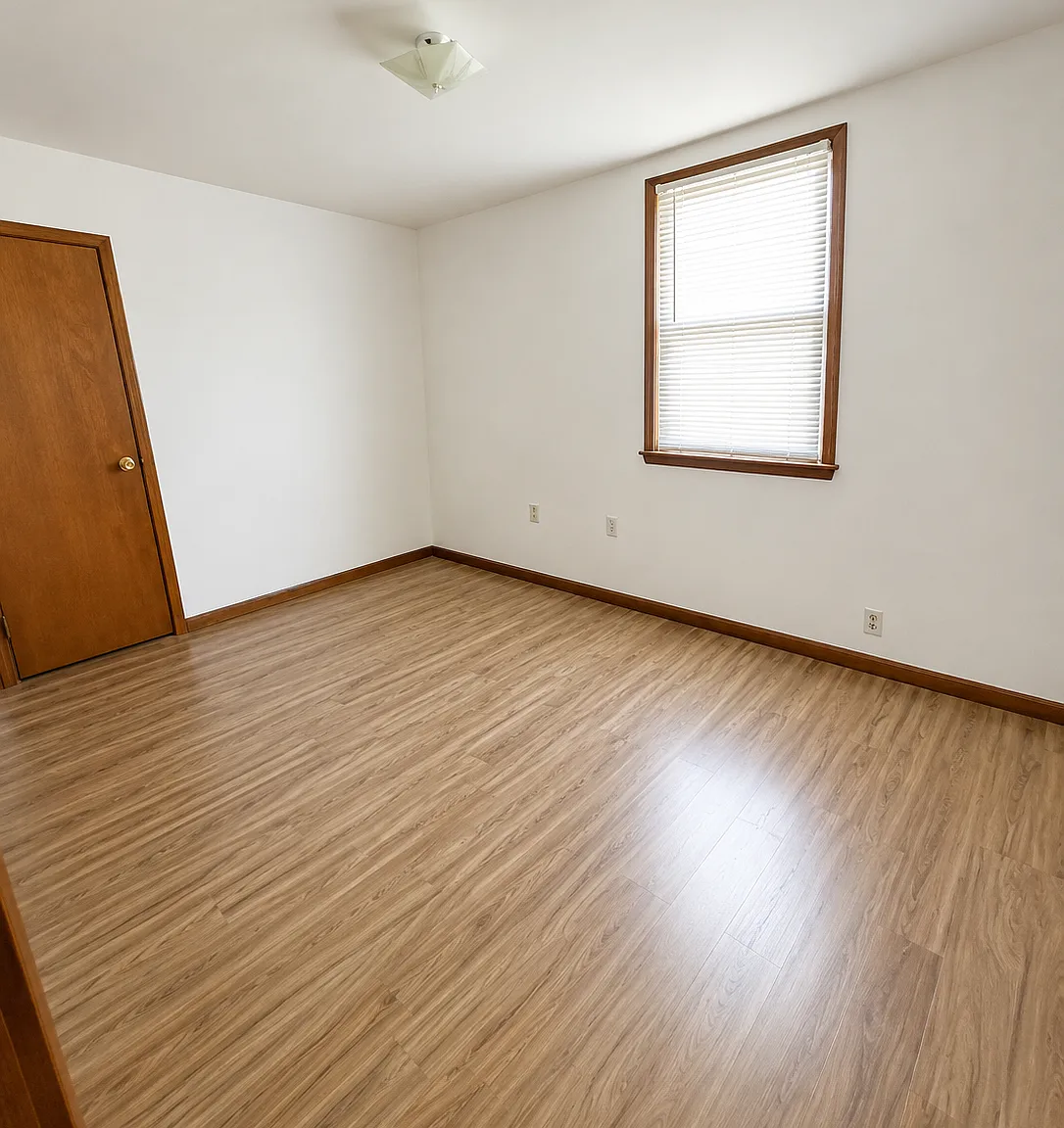 3 bed, 3538 sqft, $2,300 — Photo 3