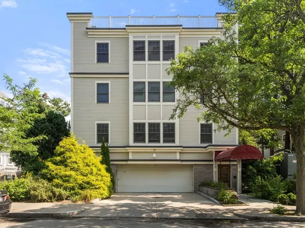 121 Centre St #Penthouse 3, Brookline, MA 02446