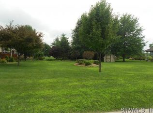 255 N Porte Dr, Highland, IL 62249