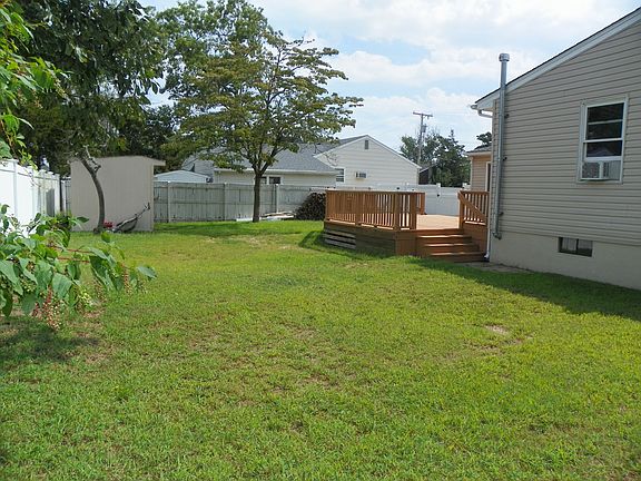 3rd image of 148 Walnut Creek Ln
