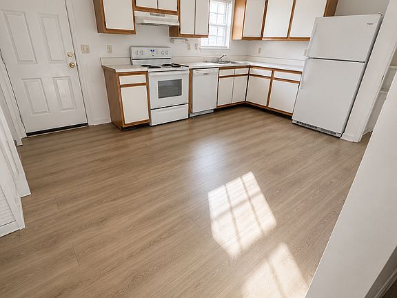3rd image of 1403 Christine Ct