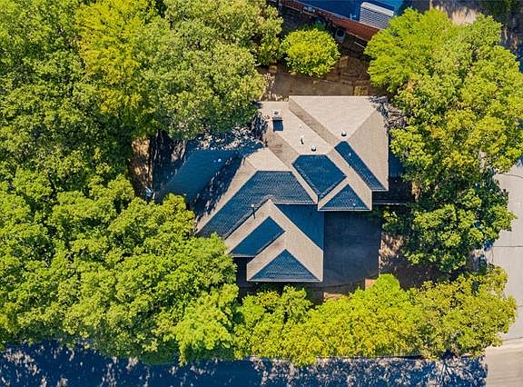 4th image of 2501 Winding Hollow Ln