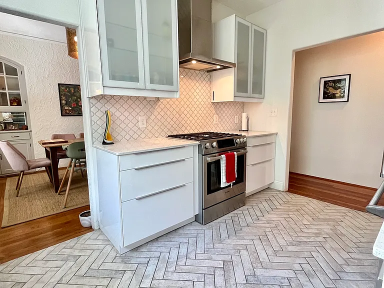 222 Thornton Ln — Photo 12
