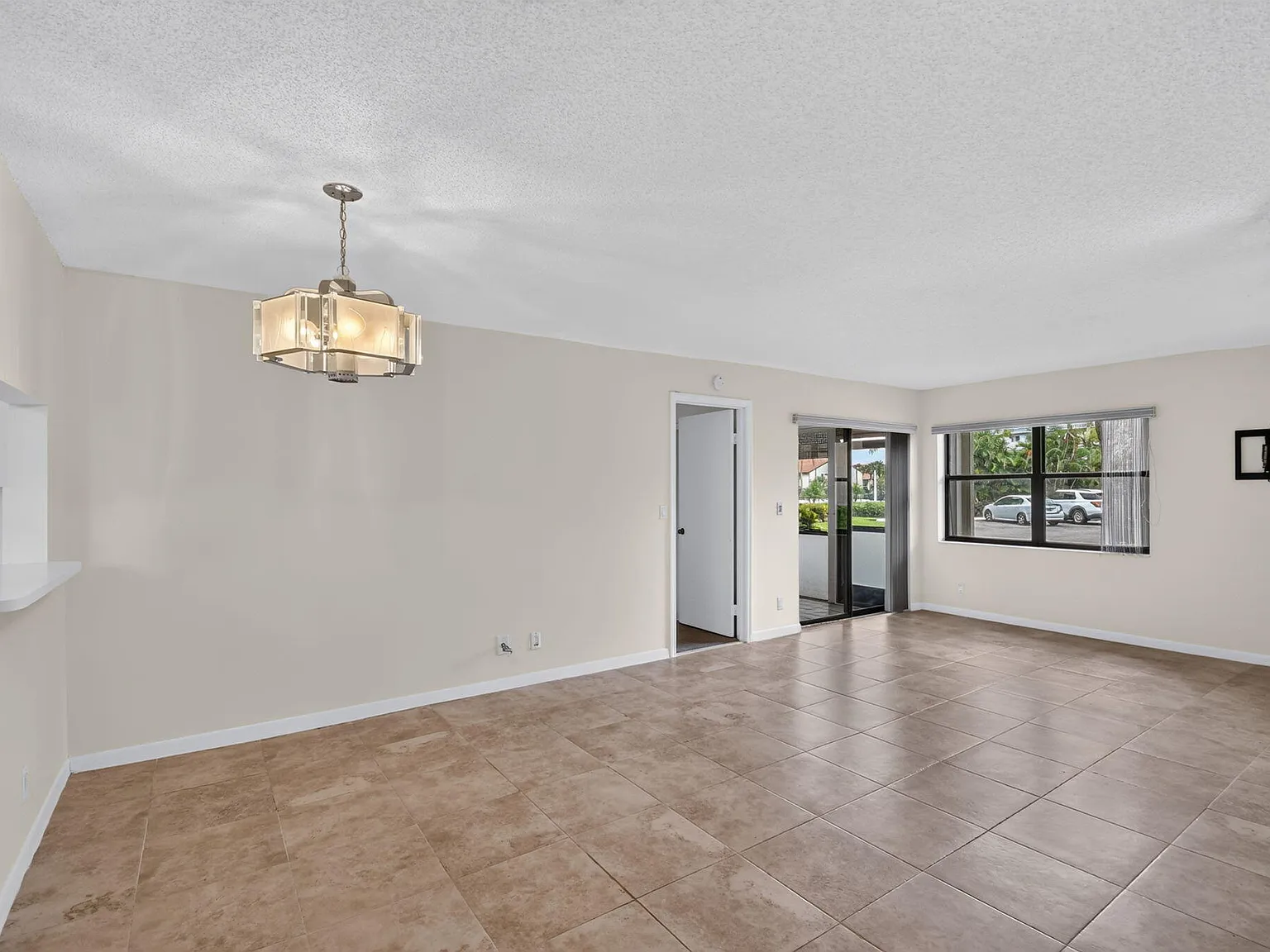 2 bed, 2.0 bath, 1049 sqft, $1,900 — Photo 4
