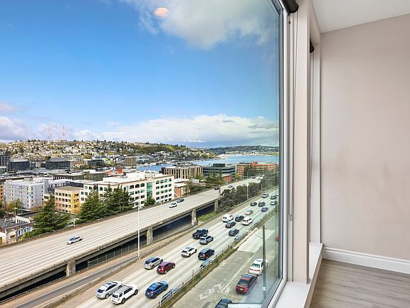 3rd image of 400 Melrose Ave E APT 505