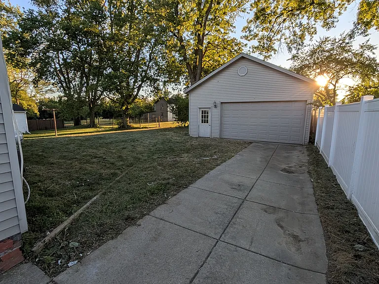 107 Court Dr — Photo 9