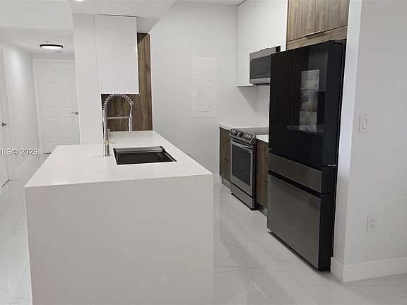 5th image of 230 SW 117th Ter #11202