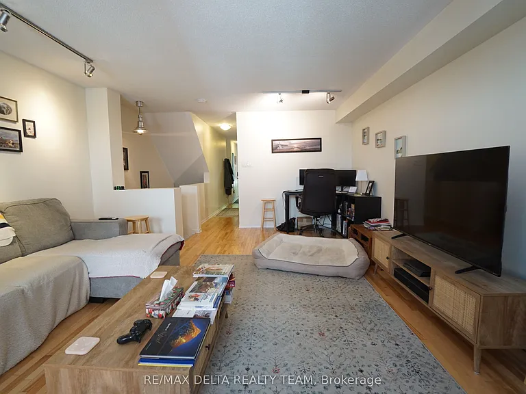 525 Lisgar St #7 — Photo 8