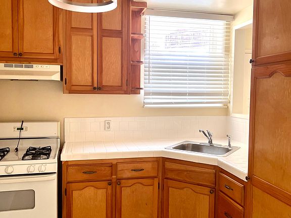 5th image of 6140 1/2 Alcott St