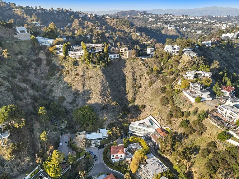 A hidden gem in the heart of LA's most exclusive neighborhood.