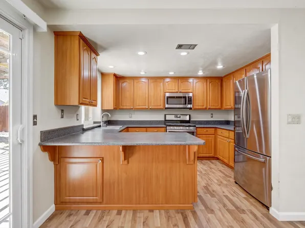 6932 Springmont Dr, Elk Grove, CA 95758