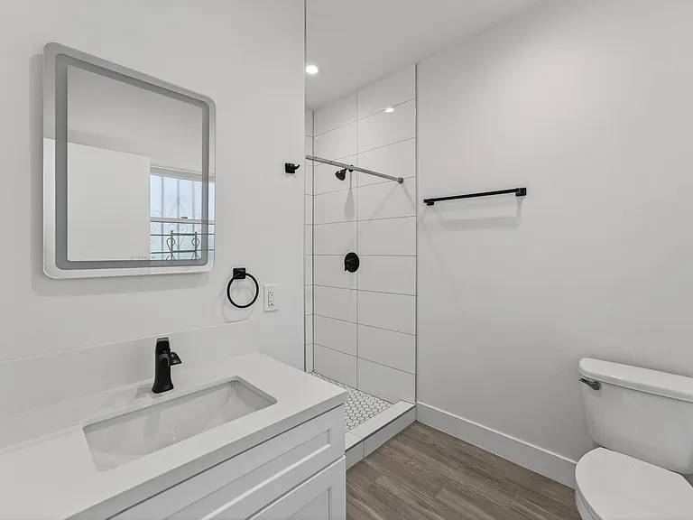 1616 S Norton Ave — Photo 7