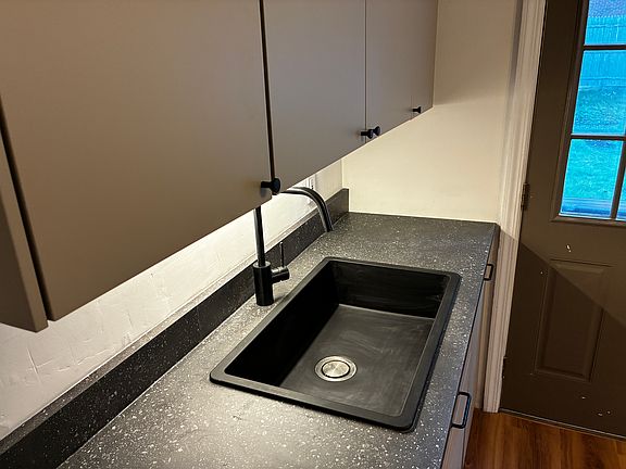 3rd image of 258 Lowden St