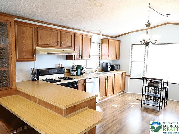 2nd image of 223 Greenbriar Dr S