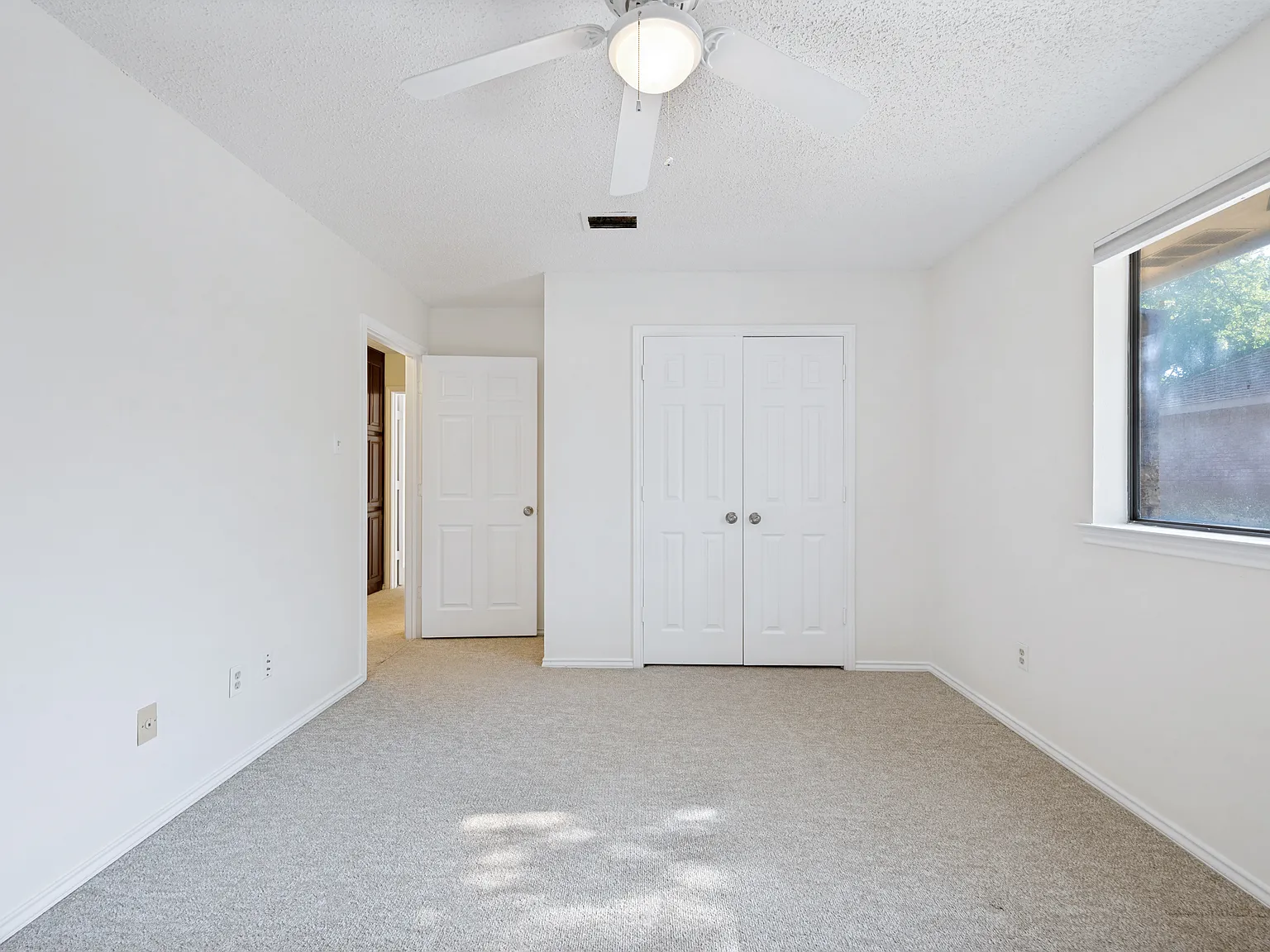 4 bed, 2500 sqft, $3,500 — Photo 3
