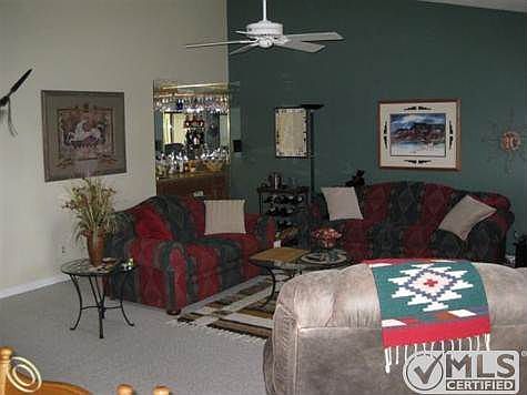GREAT ROOM W/ WET BAR