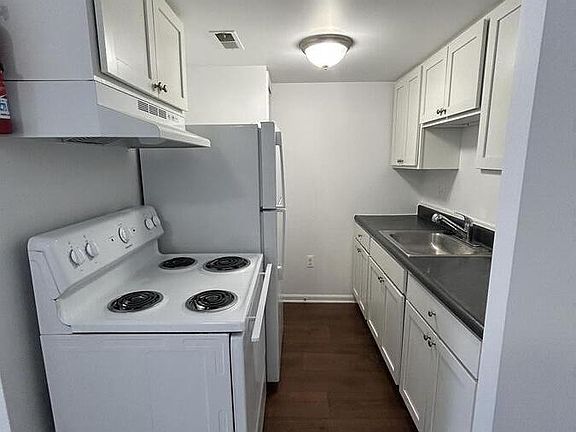 4th image of 721 Green Rd APT 213