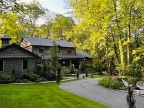 45 Fox Glen Rd, Moreland Hills, OH 44022