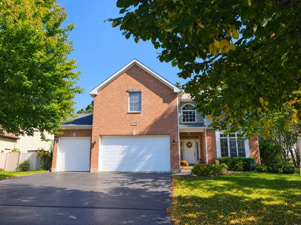 543 Larium Ln, Crystal Lake, IL 60012