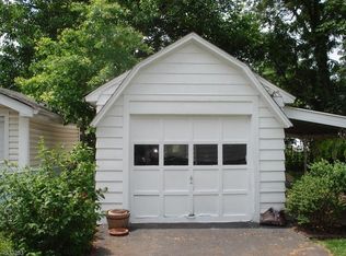 5185 E Oakwood Dr, Pleasant Hill, IA 50327