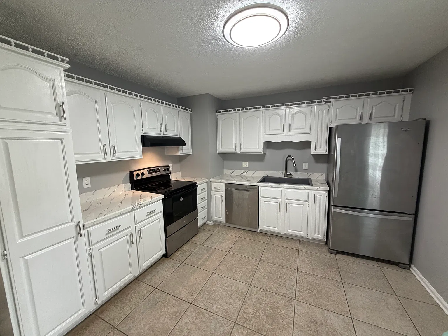 3 bed, 1368 sqft, $2,300 — Photo 3