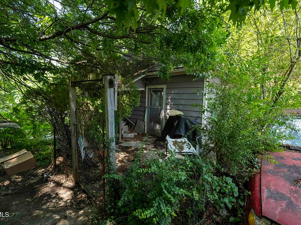 1st image of 129 Corner Aly