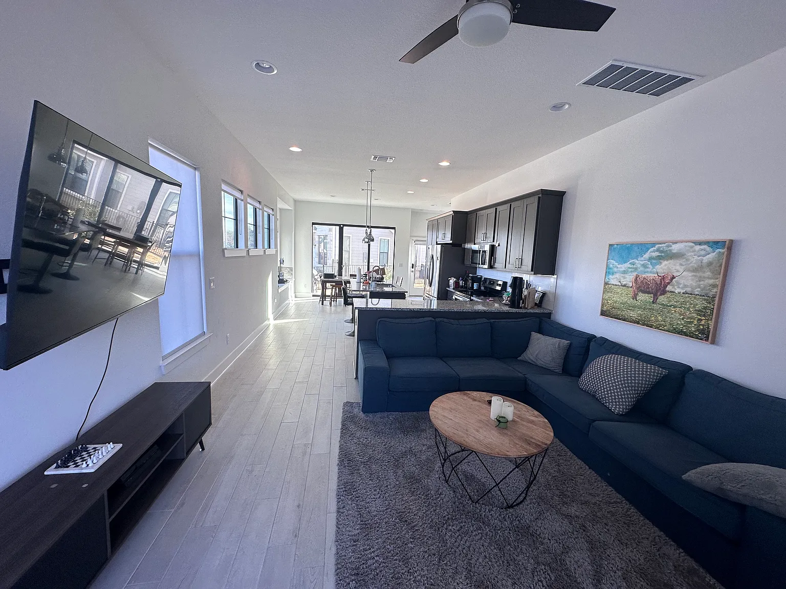 3 bed, 2.5 bath, 1667 sqft, $2,200 — Photo 2