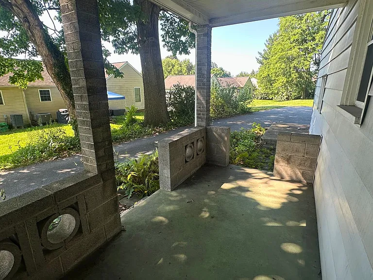 1404 E Newport Rd — Photo 22