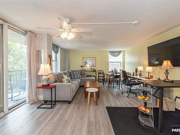 4th image of 300 Main St APT 301
