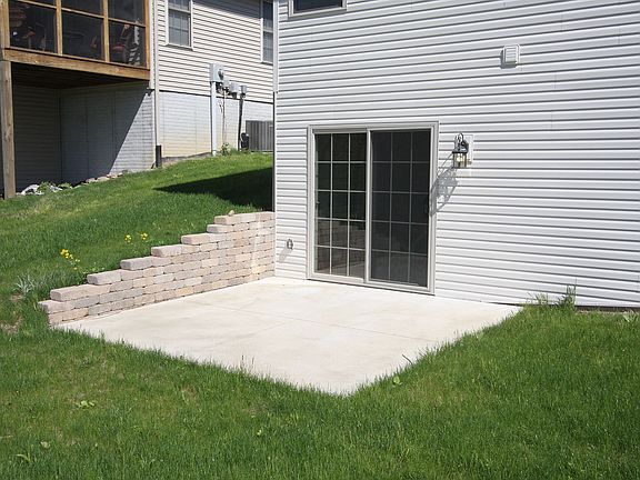 3rd image of 741 Royal Cir