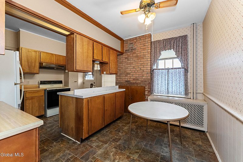 5th image of 324 2nd Avenue