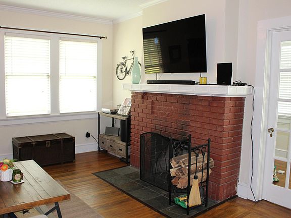 3rd image of 2595 College St