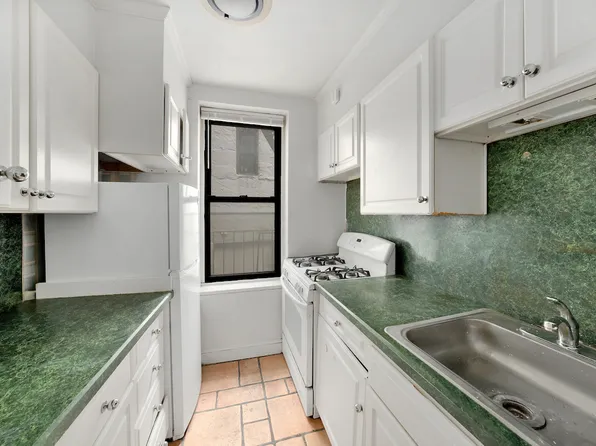 305 East 72nd Street image 4 of 7