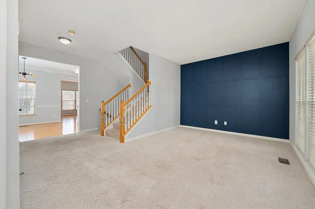 3 bed, 3.5 bath, 2282 sqft, $2,600 — Photo 2