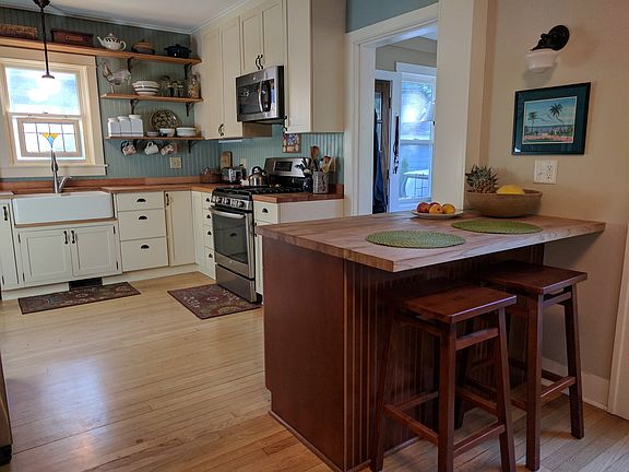 Kitchen/Breakfast Bar