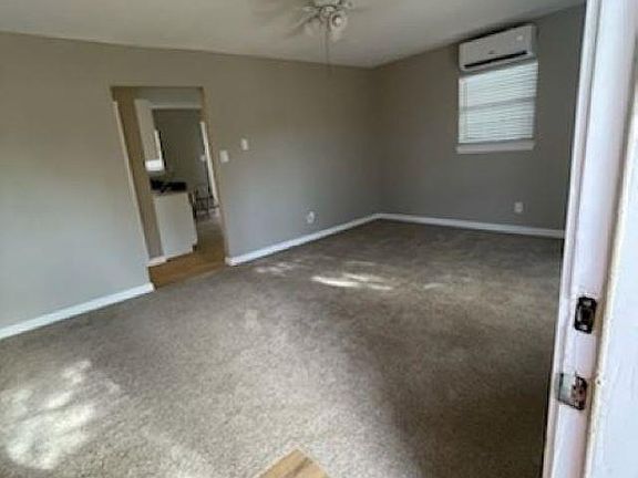 4th image of 910 N Washington Ave