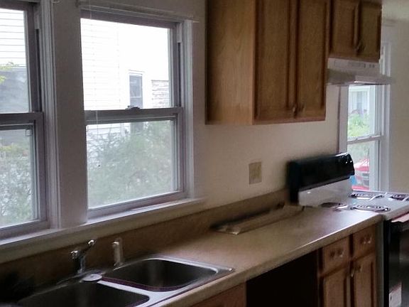 3rd image of 606 N High St #A