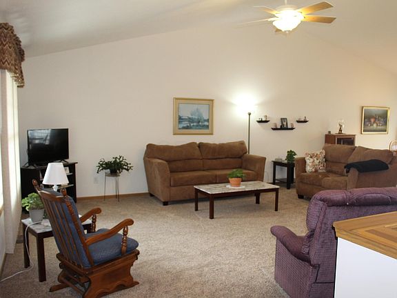 3rd image of 665 Heartland Meadows Dr