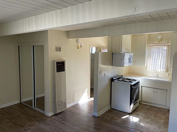 4th image of 1030 W Olive Ave #17