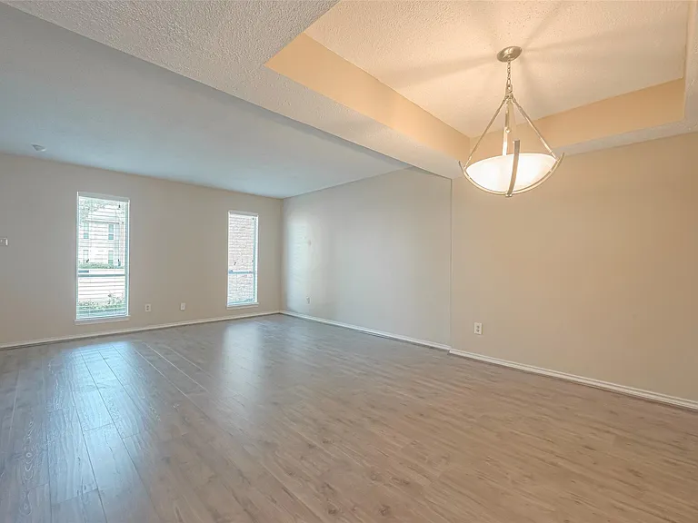 10217 Longmont Dr — Photo 8