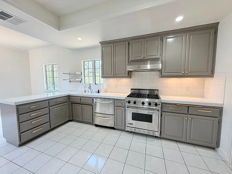 1515 Indiana Ave — Photo 8