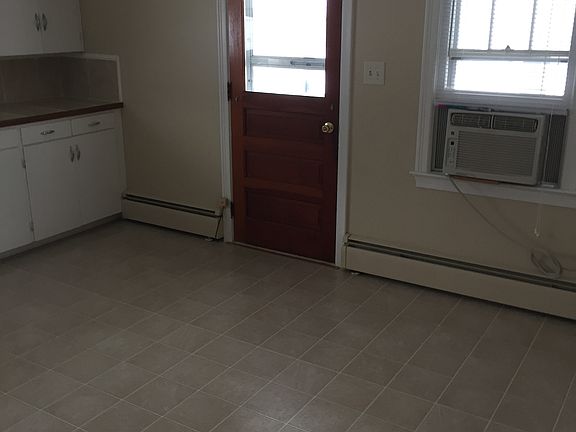 4th image of 152 Jackson St