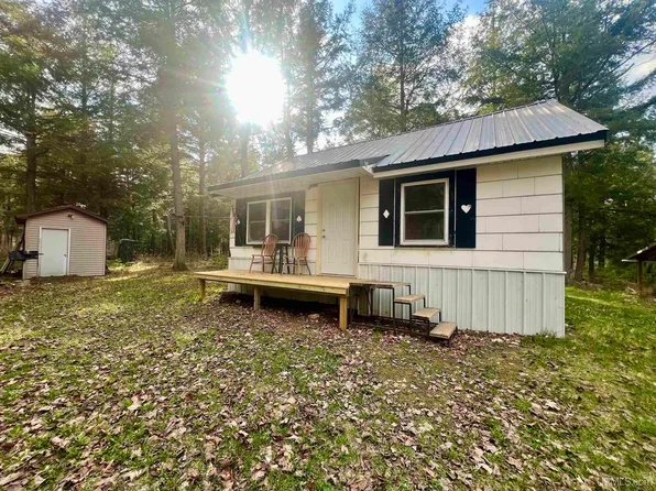 1033 D Rd, Bark River, MI 49807