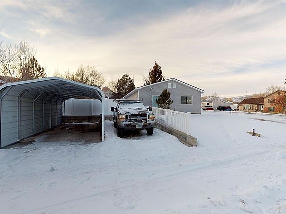 3rd image of 190 Grand View Dr