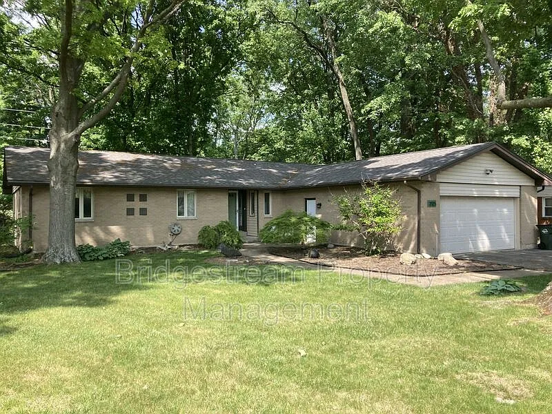 3 bed, 2.0 bath, 1901 sqft, $1,995 — Photo 1