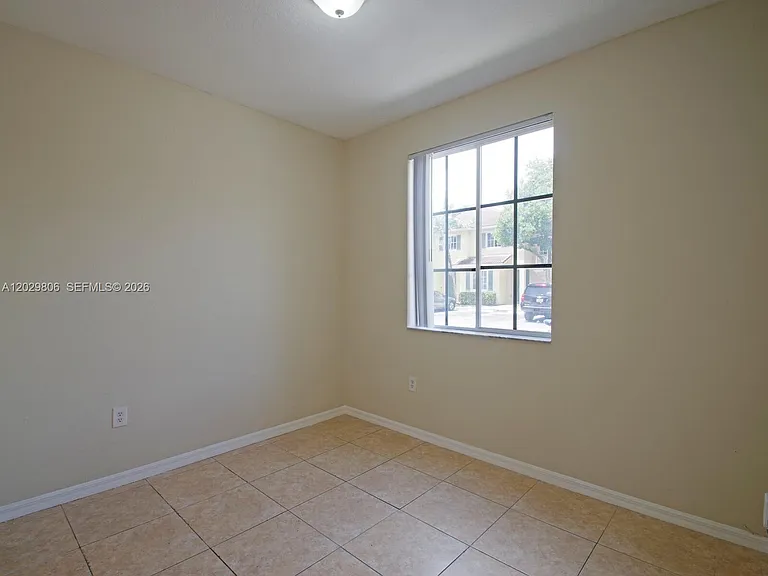1904 SW 60th Ave — Photo 8