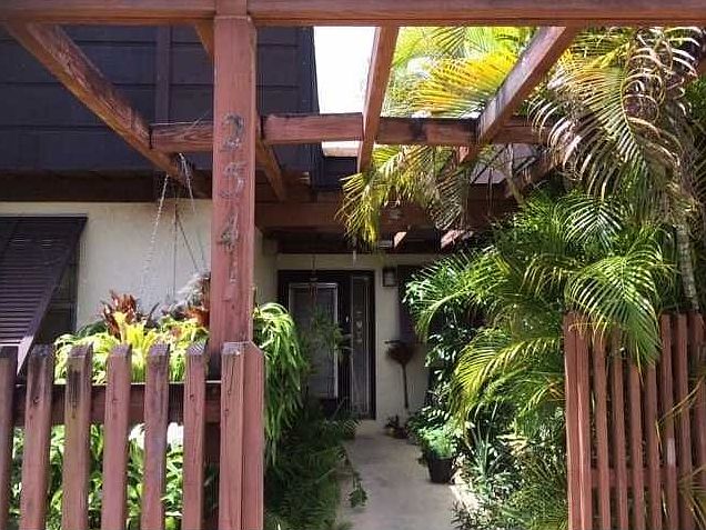 2nd image of 2541 N 40th Ave #2541