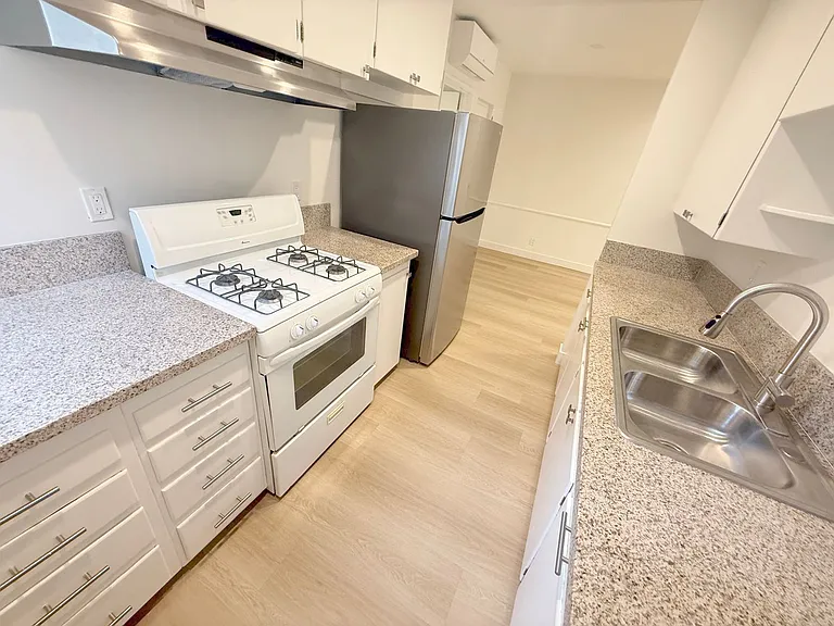 4123-4125 Ocean View Blvd — Photo 9