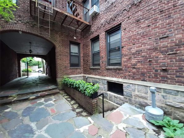 1 Hillside Ave APT 1A