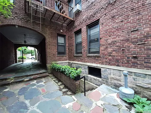 1 Hillside Ave #1A Photo 1